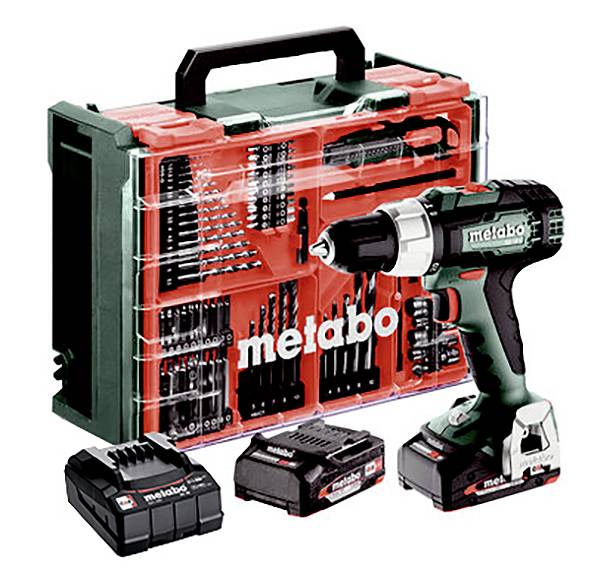 Coffret Metabo avec un tournevis sans fil vert et ses accessoires. Comprend des batteries, un chargeur et des embouts de différentes tailles et formes.
