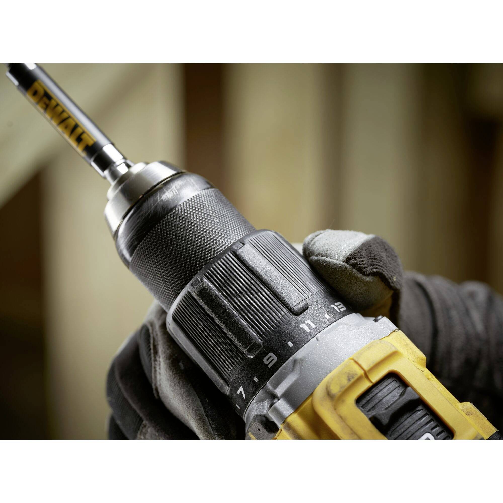 DEWALT DCD799P2T-QW 2 vitesses-Perceuse-visseuse à percussion sans fil + 2 batteries, + chargeur, + mallette