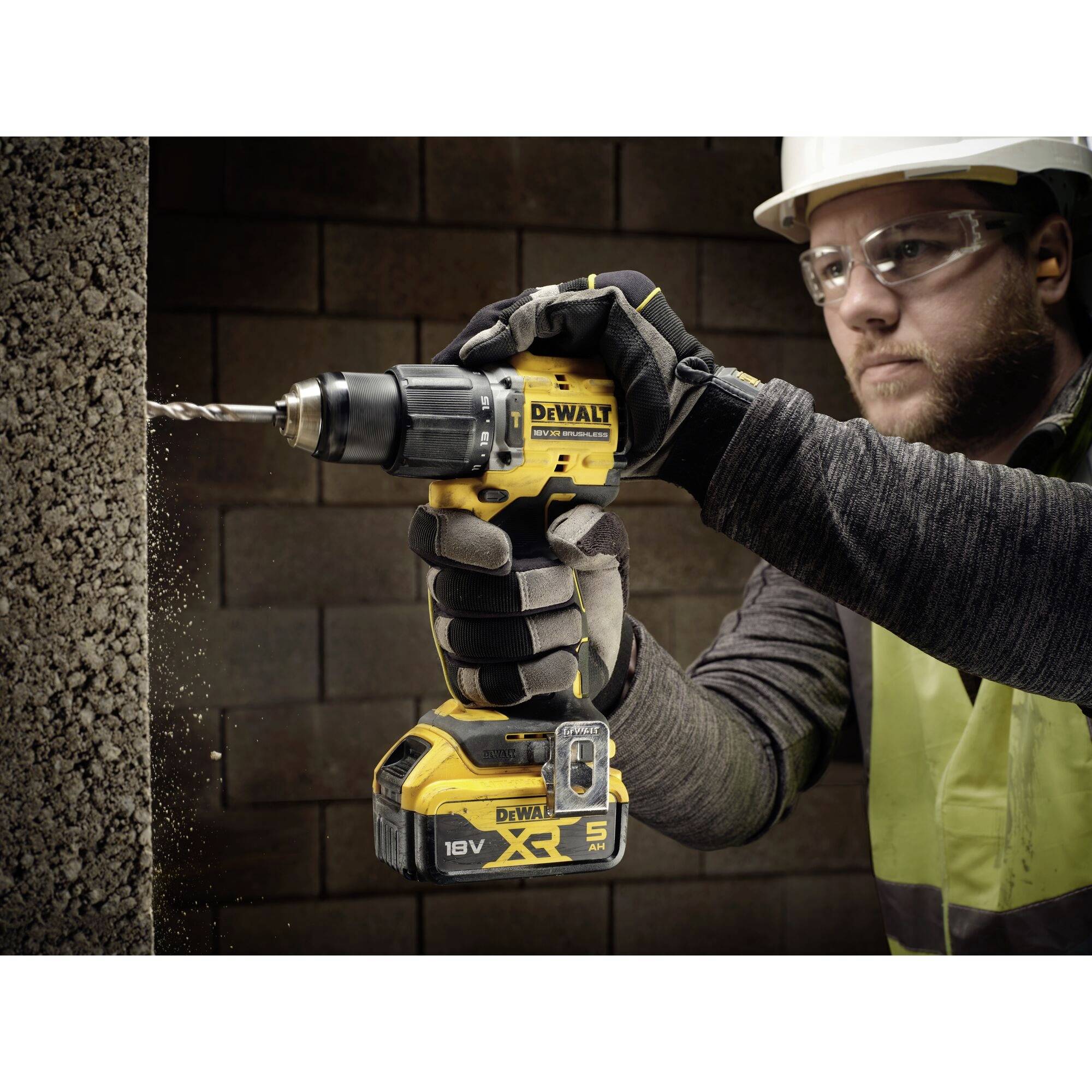 DEWALT DCD799P2T-QW 2 vitesses-Perceuse-visseuse à percussion sans fil + 2 batteries, + chargeur, + mallette