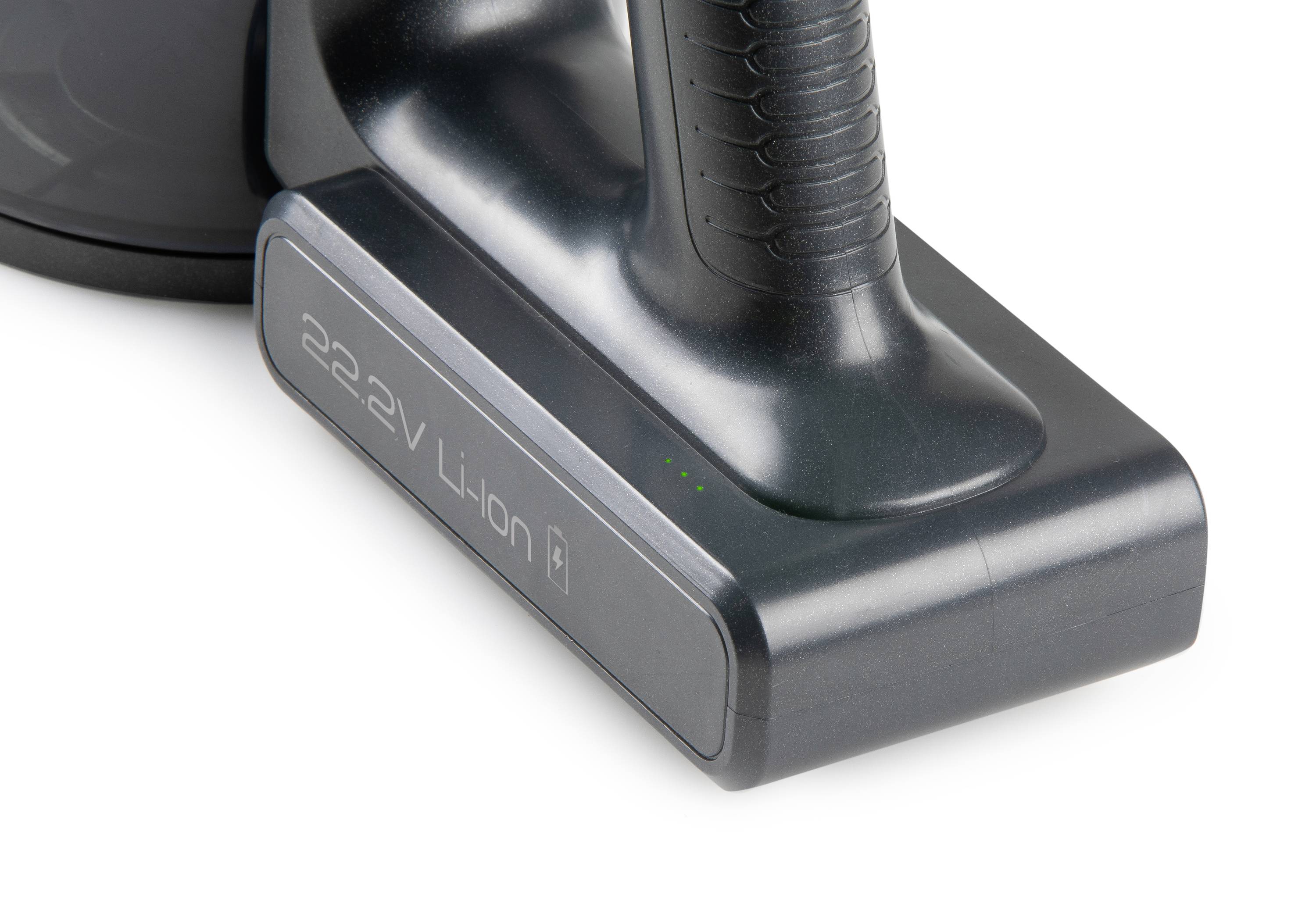 Gros plan d'une batterie portant l'inscription « 22,2V Li-ion ». La batterie fait partie d'un appareil sans fil et affiche un témoin de charge LED.