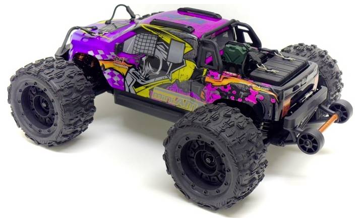 Un monster truck télécommandé coloré avec de grandes roues et un design graphique voyant sur la carrosserie, photographié de côté.