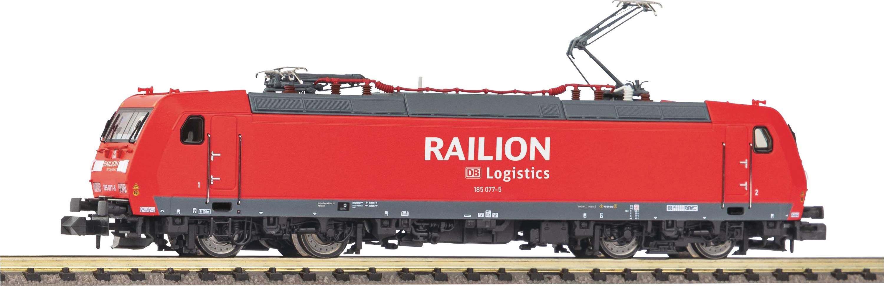 Locomotive rouge de la marque Railion sur des voies ferrées, vue latérale.