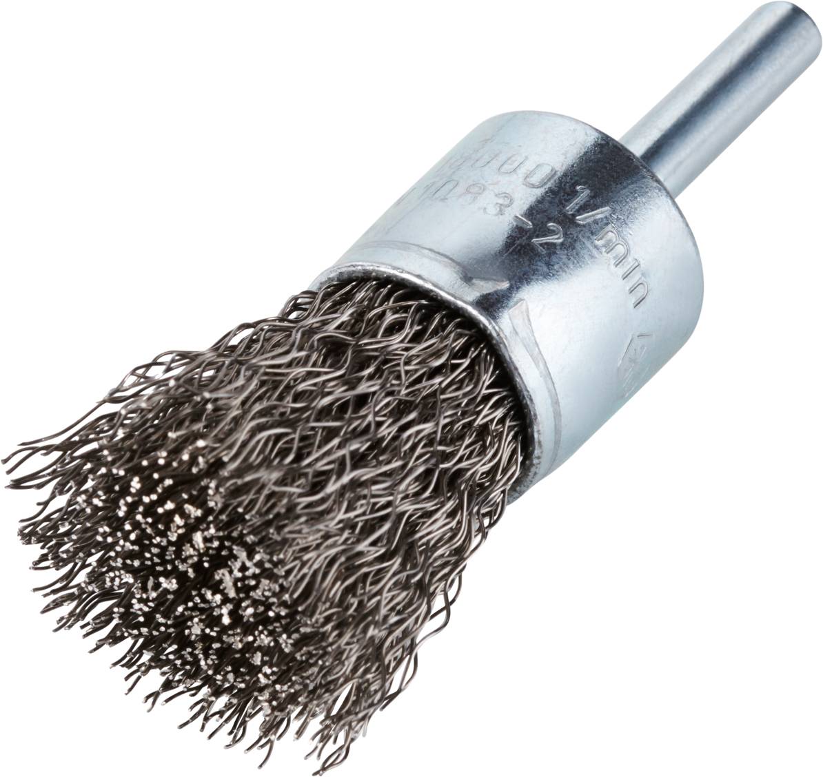Une brosse métallique circulaire avec des poils en métal pour nettoyer ou enlever la rouille sur des surfaces, montrée en gros plan.