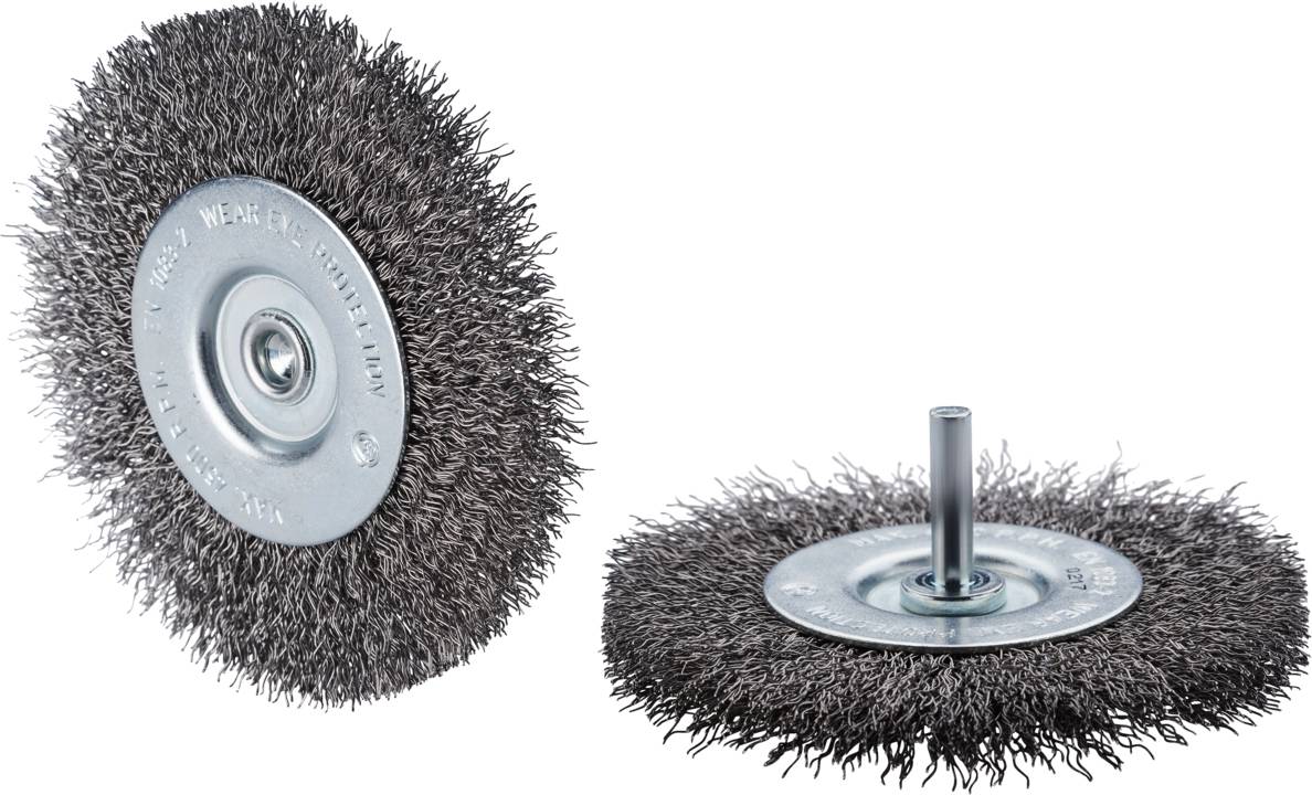 Deux brosses métalliques, l'une avec plaque de fixation, l'autre avec axe ; elles conviennent pour des travaux de meulage et de nettoyage.