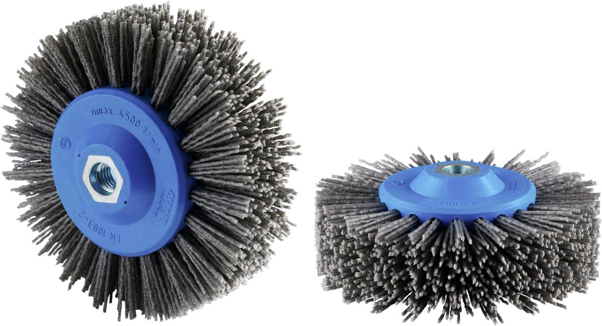 Deux brosses métalliques sur un fond blanc. Une se tient verticalement, l'autre est posée à plat. Chacune a une partie centrale bleue filetée.