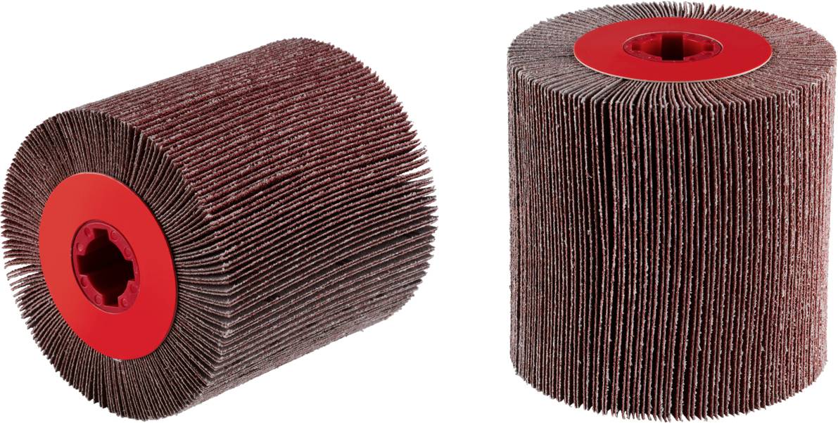 Deux meules d'affûtage avec un noyau rouge et un matériau abrasif brun. Elles sont de forme cylindrique et présentent des densités différentes de surface de meulage.