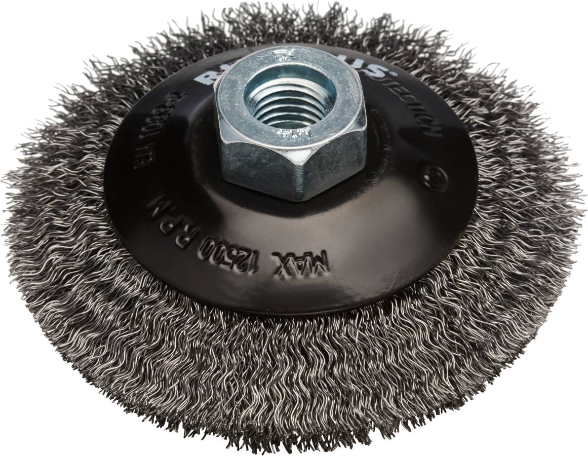 Brosse métallique à poils en acier, circulaire, avec un disque métallique et un grand écrou à vis au centre. Adaptée pour les travaux de nettoyage ou de ponçage.