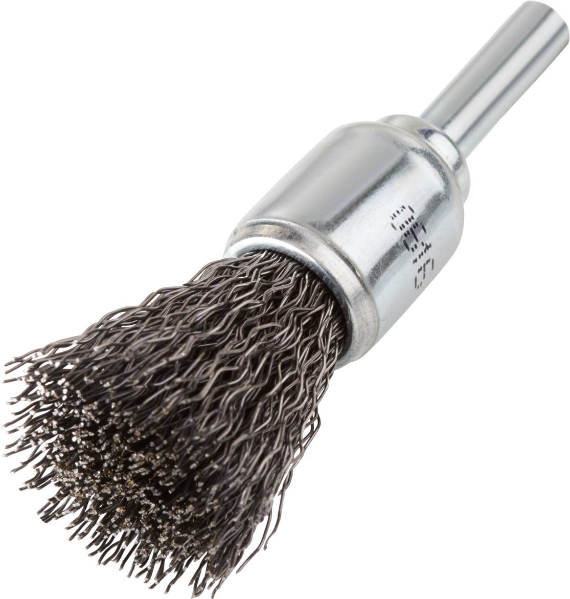 Une brosse métallique avec des poils en métal et une poignée cylindrique, utilisée pour nettoyer ou décaper des surfaces.