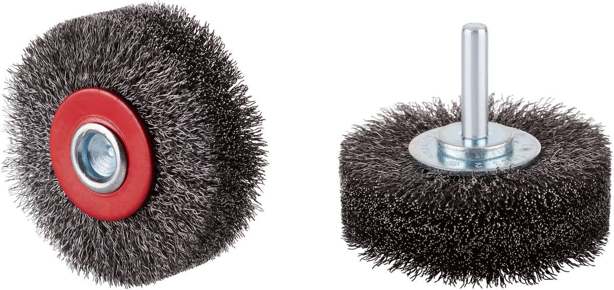 Deux brosses métalliques pour perceuses : à gauche avec centre rouge, à droite avec tige argentée.