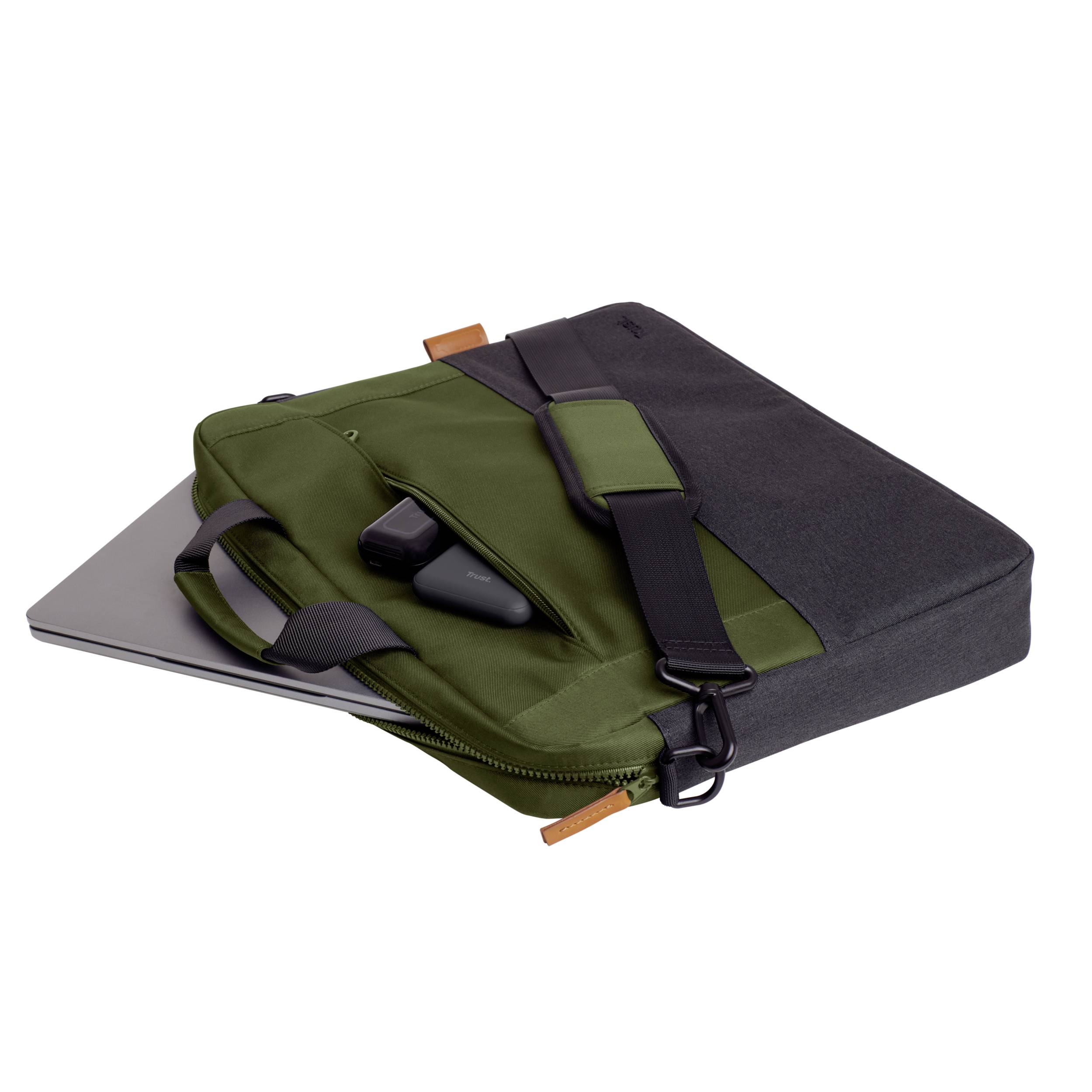 Un sac pour ordinateur portable gris et vert, partiellement ouvert, contenant un ordinateur portable, un téléphone portable et des chargeurs.