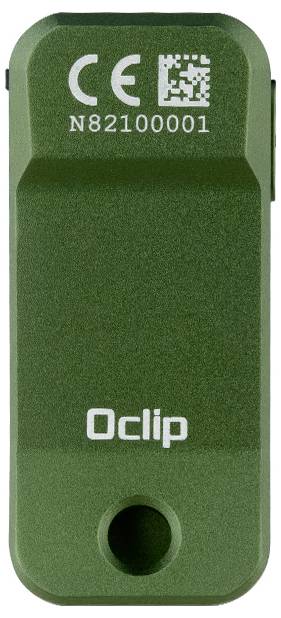 Dispositif Oclip vert portant le marquage CE et le numéro de série N82100001 sur sa face supérieure.