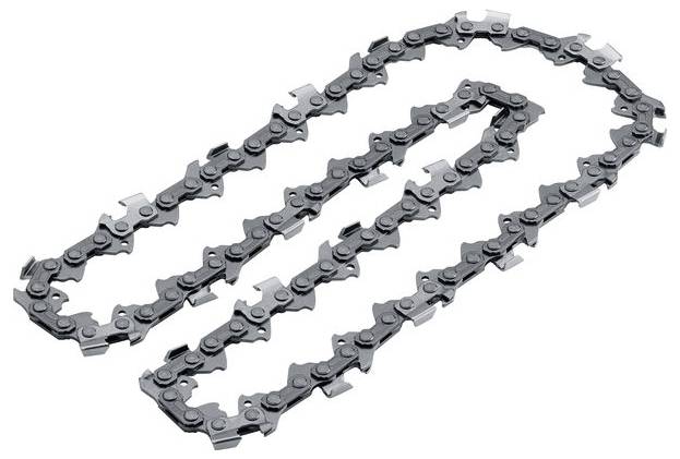 Chaîne métallique à dents acérées, typiquement utilisée pour les tronçonneuses, sur fond blanc.