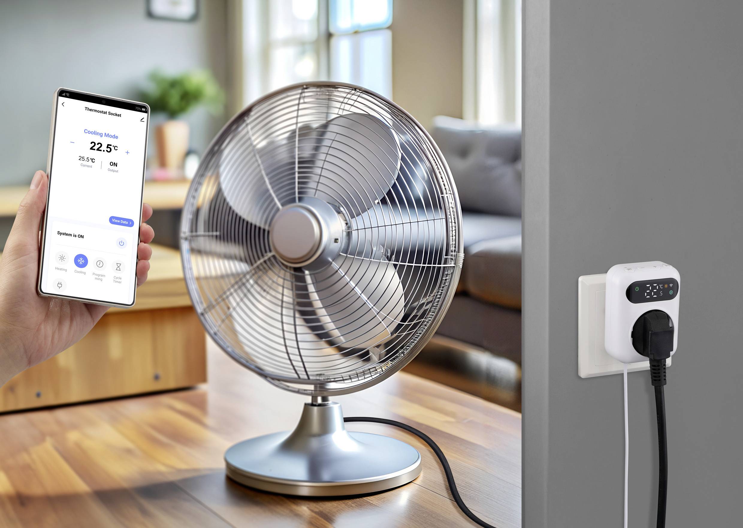 Une main tenant un smartphone affiche les commandes d'une prise intelligente connectée à un ventilateur dans un environnement de salon, illustrant une configuration de maison connectée.