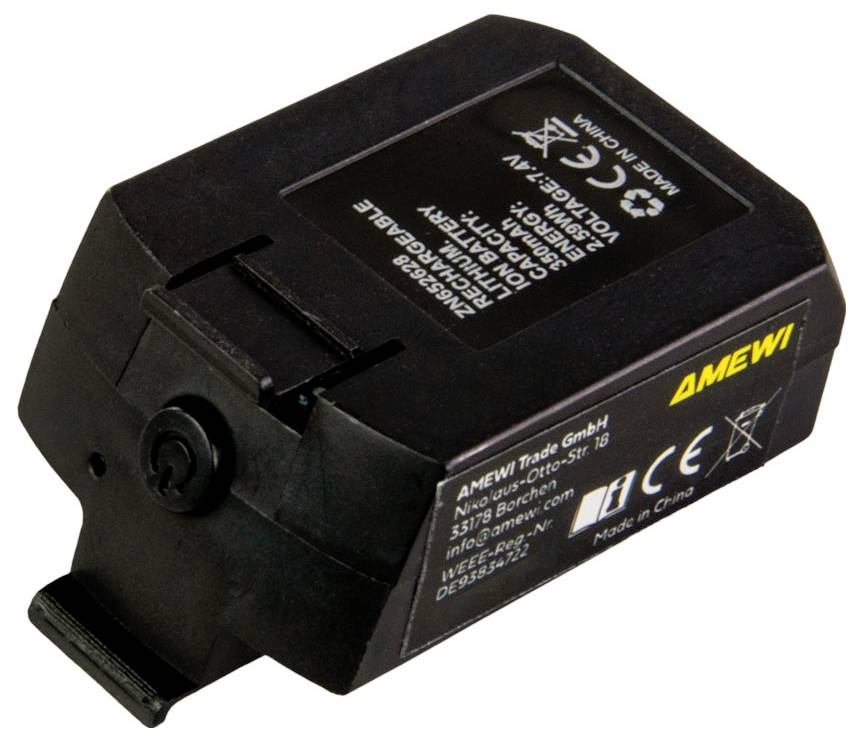 L'image montre une batterie LiPo noire avec des marquages et des avertissements de sécurité, vue de côté.