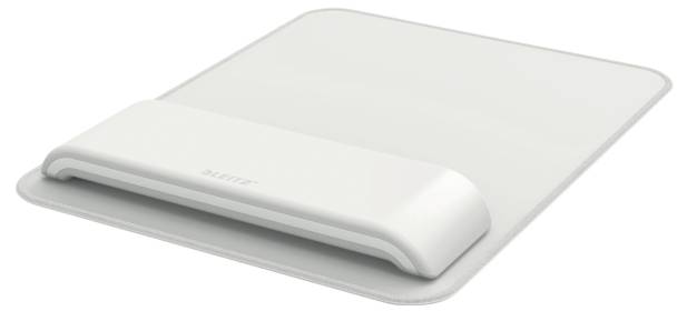 Support de poignet ergonomique blanc sur une surface de tapis de souris grise, conçu pour aider lors du travail sur ordinateur.