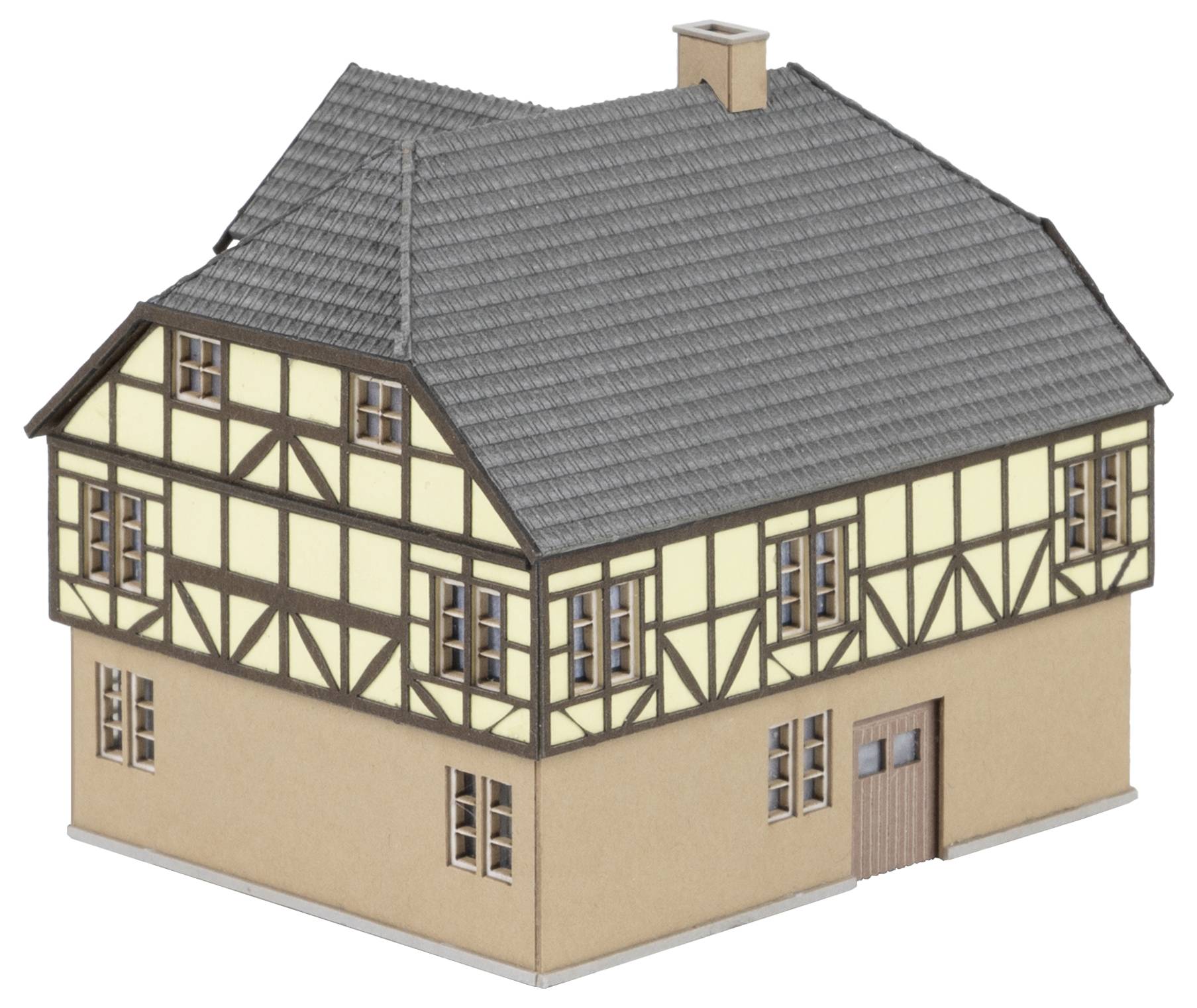 Une maquette d'une maison à colombages à deux étages avec un toit gris et plusieurs fenêtres.