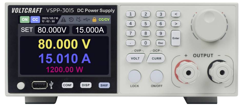 Alimentation électrique DC Voltcraft VSPP-3015 avec affichage indiquant « 80,000 V, 15,010 A, 1200,0 W ». Panneau de commande avec divers boutons et molettes.