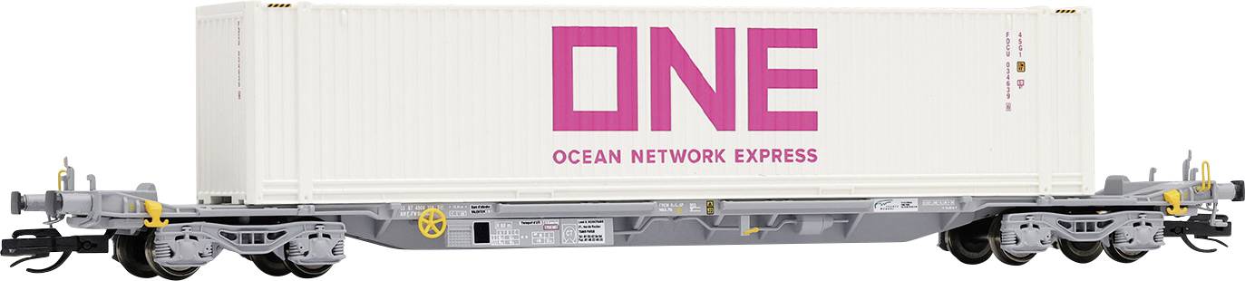 Un conteneur de fret blanc portant l'inscription 'ONE Ocean Network Express' en rose est posé sur un wagon de marchandises.