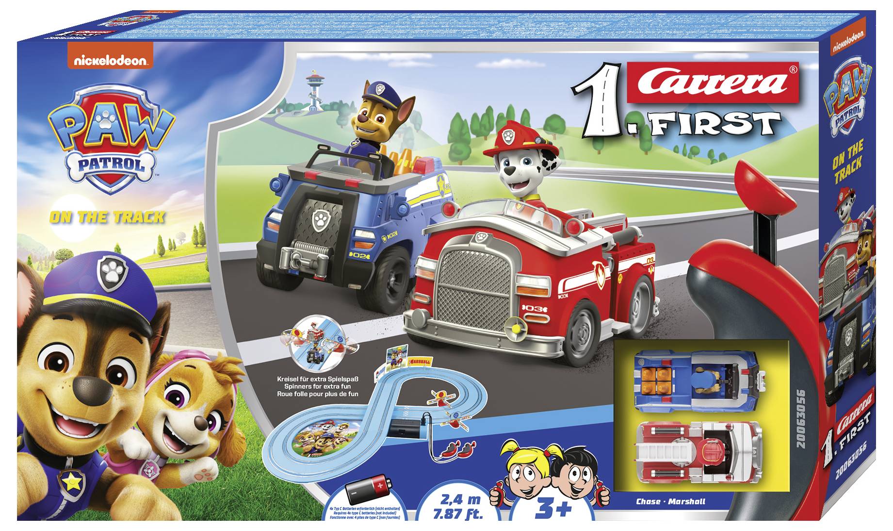 Ensemble de jouets 'Carrera FIRST' avec design 'Pat'Patrouille' montrant Chase et Marshall dans des véhicules sur un circuit de course. Adapté à partir de 3 ans.