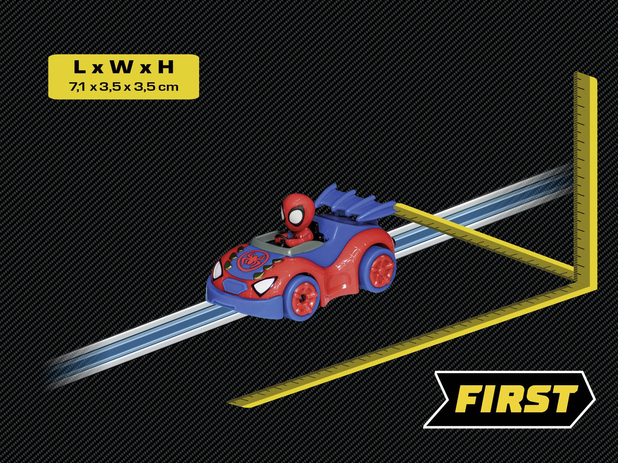 Une voiture jouet en forme d'araignée roule sur un rail bleu et blanc. Texte 'L x l x H : 7,1 x 3,5 x 3,5 cm'. Logo 'FIRST'.