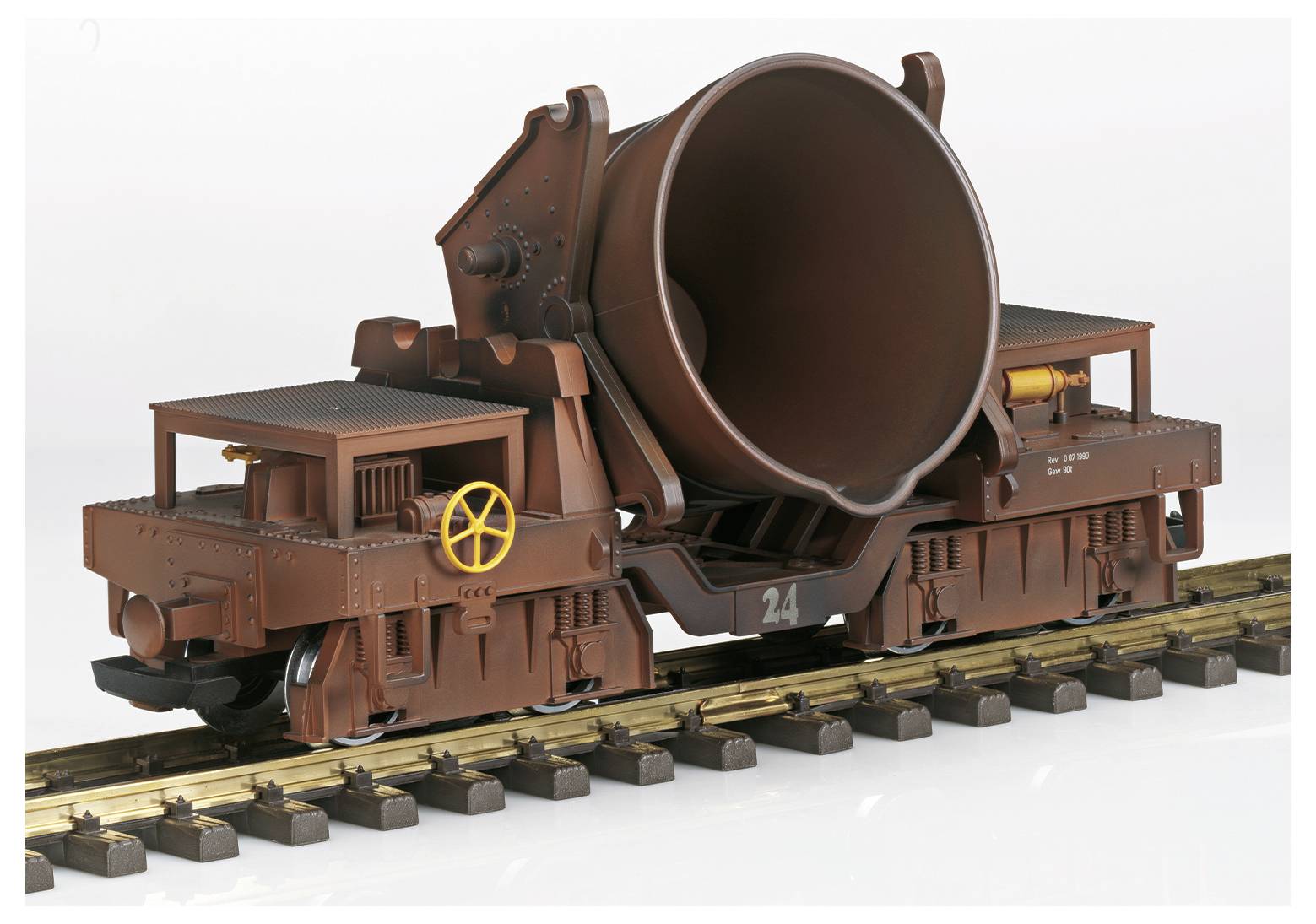 Un modèle d'un wagon de transport de minerai sur rails, avec une grande citerne au centre, dans une tonalité brune.