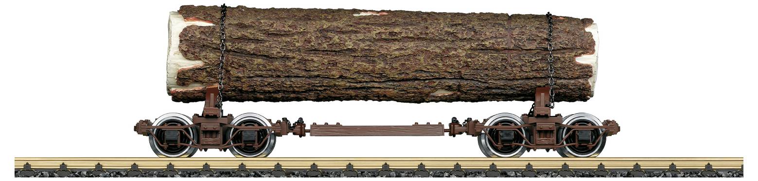 Un wagon de chemin de fer transporte un grand tronc d'arbre sur des rails. Le tronc est attaché par des chaînes.