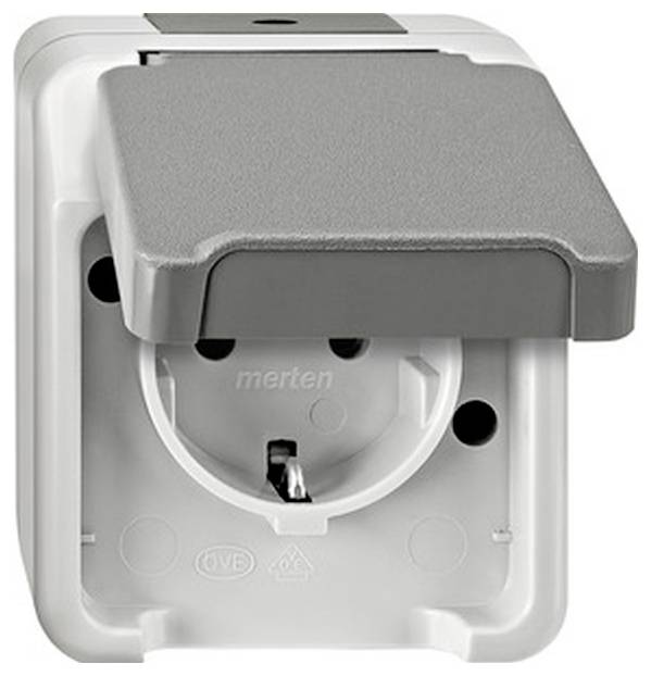 Prise extérieure avec rabat gris, adaptée aux locaux humides, marquée du nom de marque et de la classe de protection.