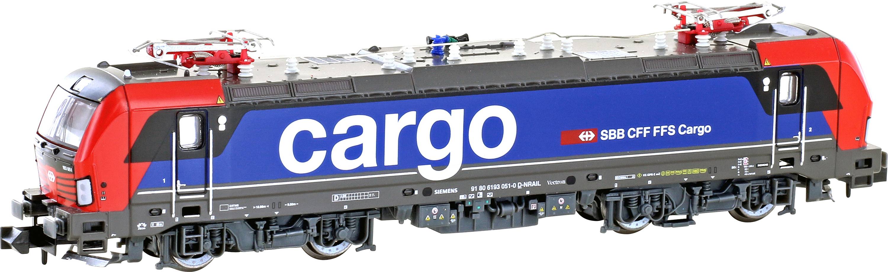 Un modèle de locomotive de train de marchandises des CFF suisses avec l'inscription 'cargo' en bleu sur le côté.