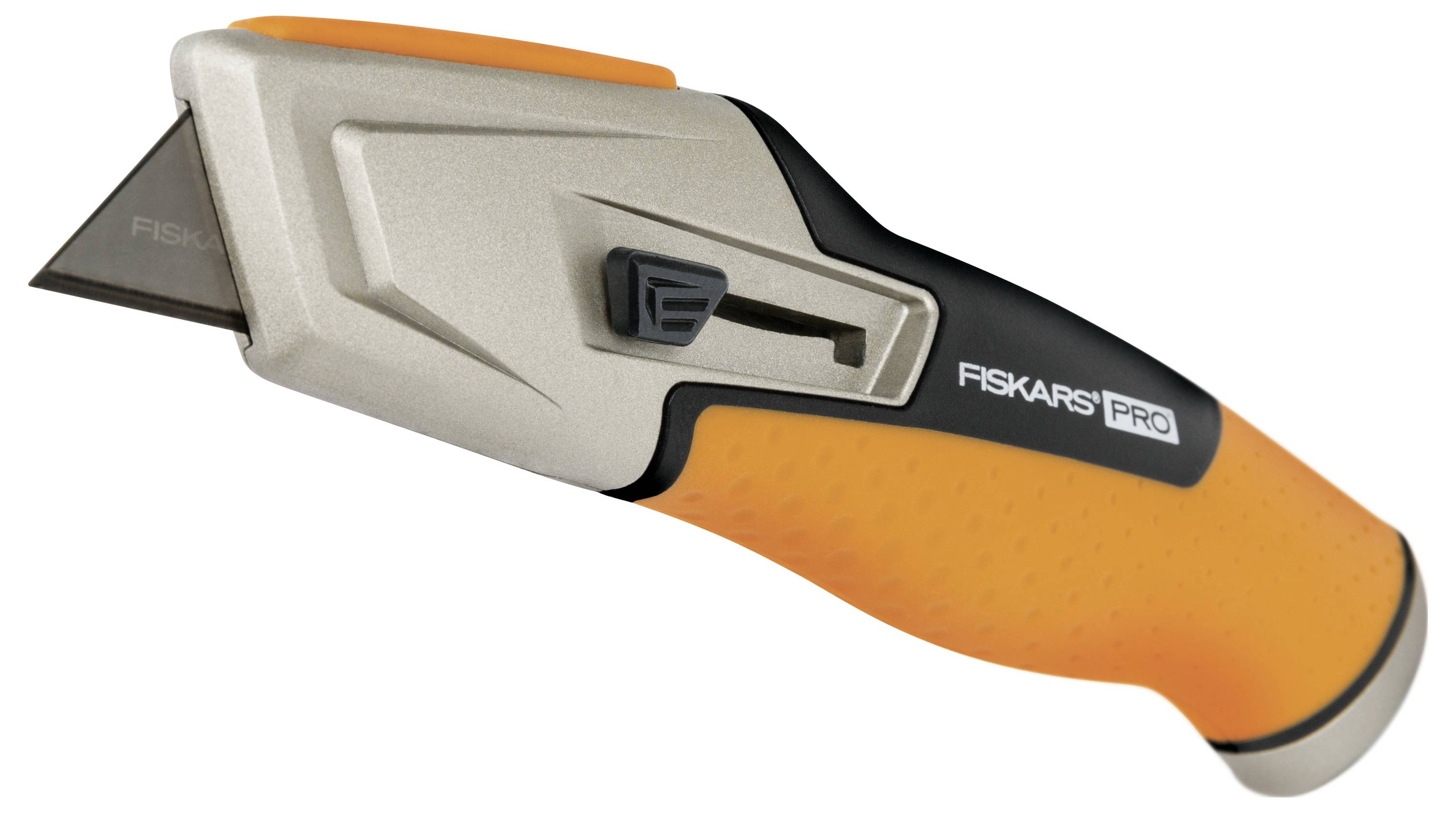 Un couteau universel orange et noir de Fiskars, doté d'une poignée ergonomique et d'une lame tranchante, adapté pour une coupe précise.
