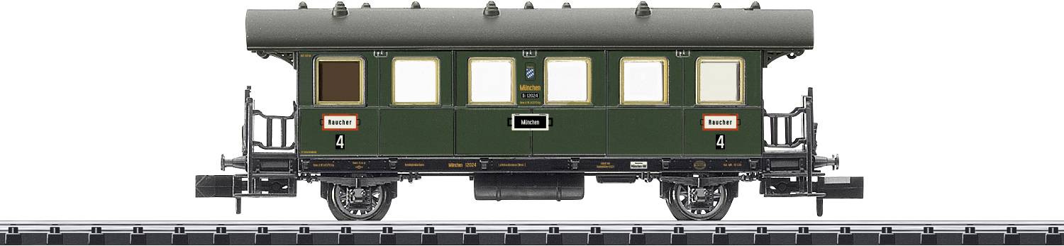 Voiture de train de modélisme vert sur rail, avec quatre grandes fenêtres et le numéro 4 sur les côtés.