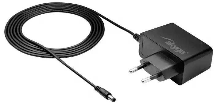 Adaptateur secteur noir avec prise européenne et câble long, adapté pour charger les appareils électroniques.