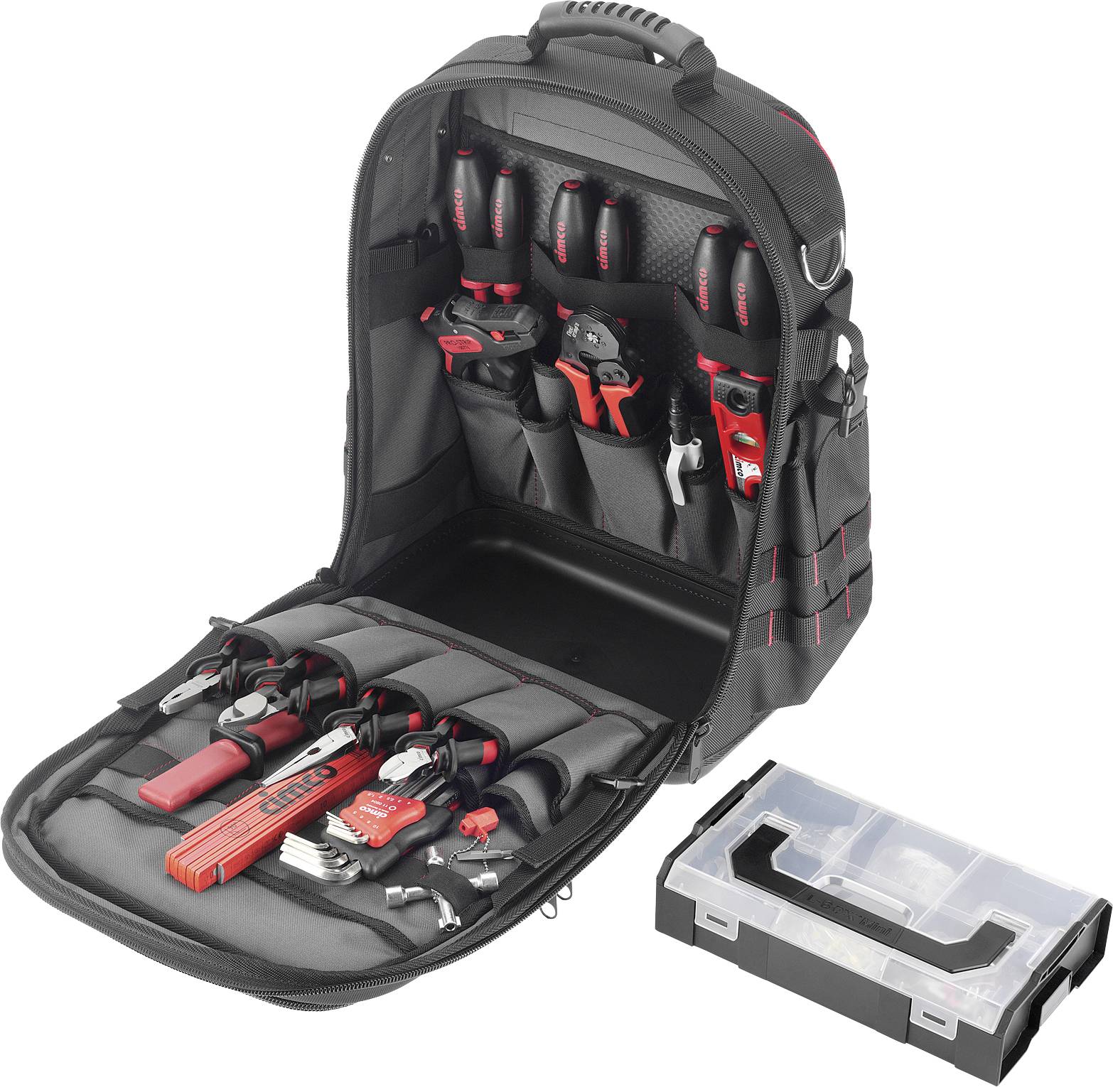 Un sac à dos à outils ouvert révèle différents outils à main comme des pinces et des tournevis, à côté se trouve une boîte à outils.
