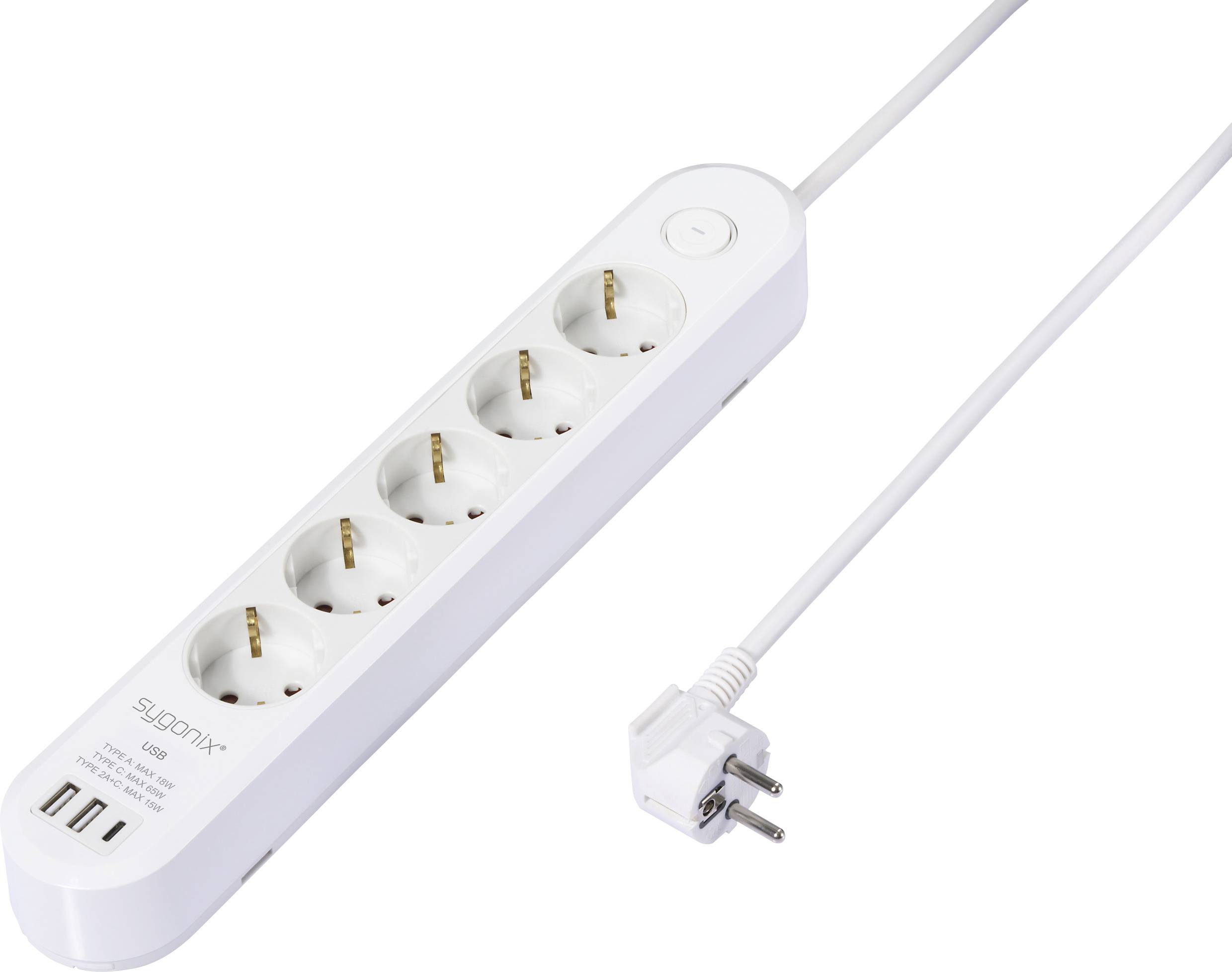 Une multiprise blanche équipée de cinq prises européennes et de quatre ports USB est présentée, comprenant un bouton marche/arrêt et un cordon d'alimentation branché.
