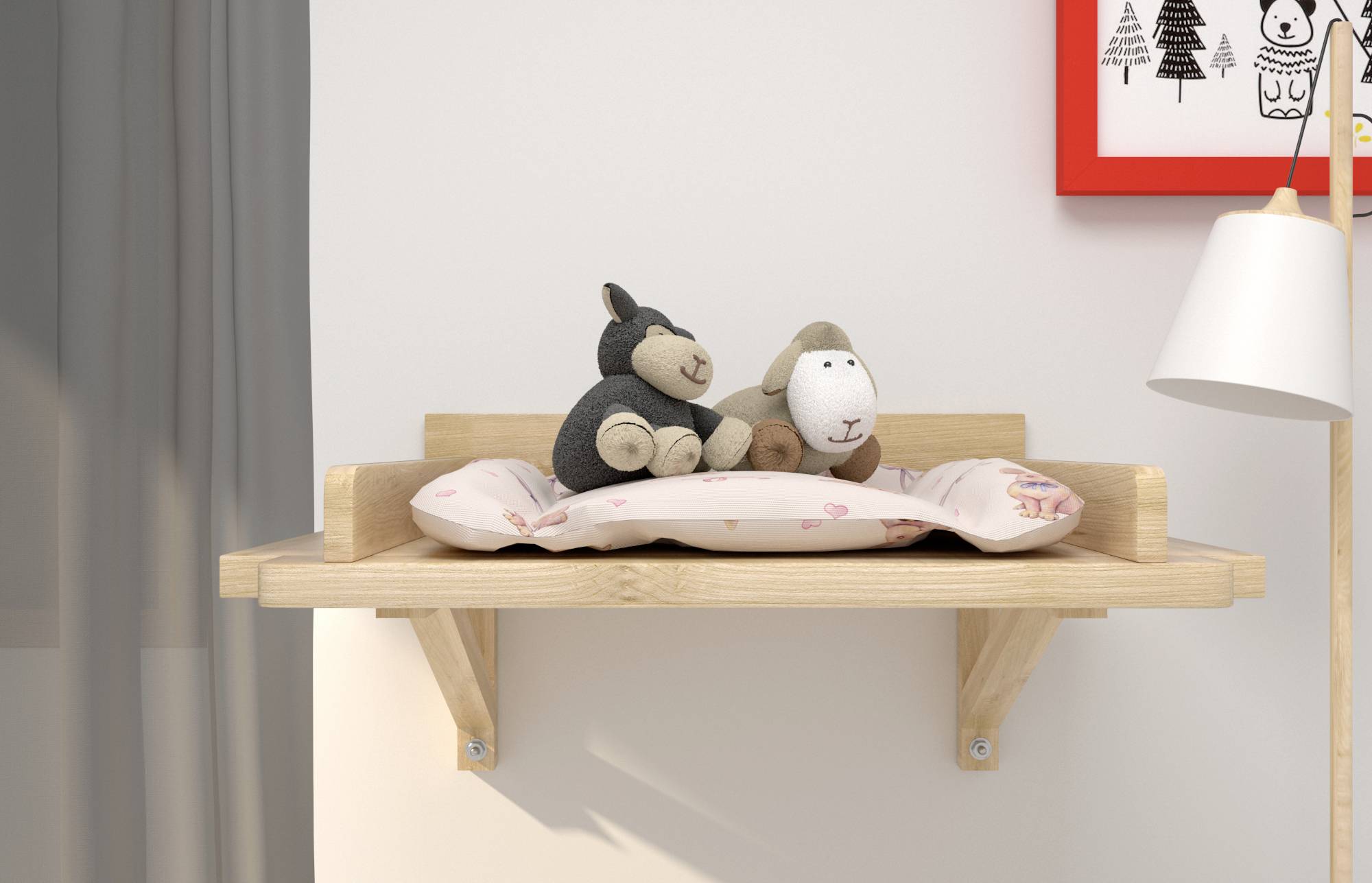 Deux peluches, un mouton noir et un mouton blanc, sont posés sur une étagère murale en bois avec un coussin rose. Une lampe et un rideau gris sont à proximité.