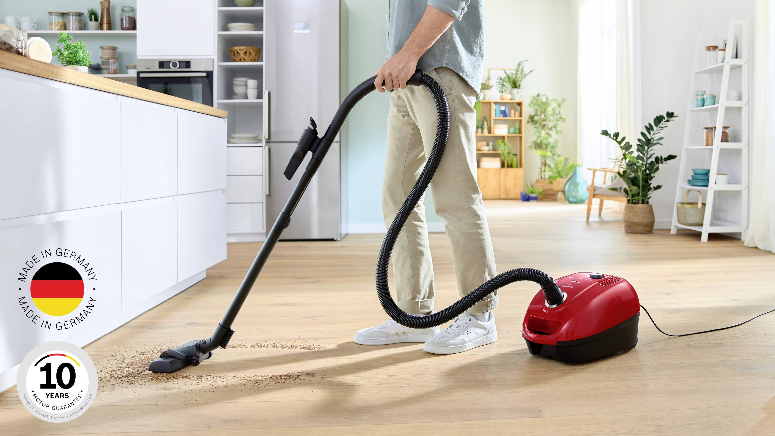 Bosch Staubsauger mit Beutel, Serie 4, rot Aspirateur avec sac