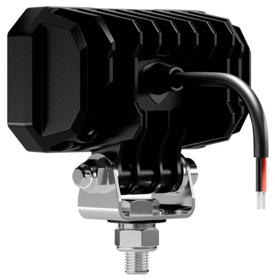 Un éclairage LED noir rectangulaire avec une surface rainurée et un câblage attaché. Il est monté sur un support argenté avec un boulon.