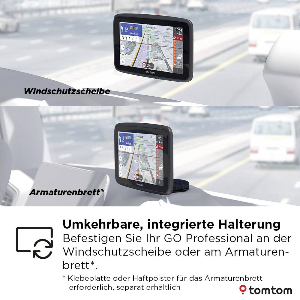 Un dispositif GPS est monté sur le pare-brise d'une voiture, affichant une carte. Une légende indique qu'il peut être fixé au tableau de bord avec une plaque supplémentaire.