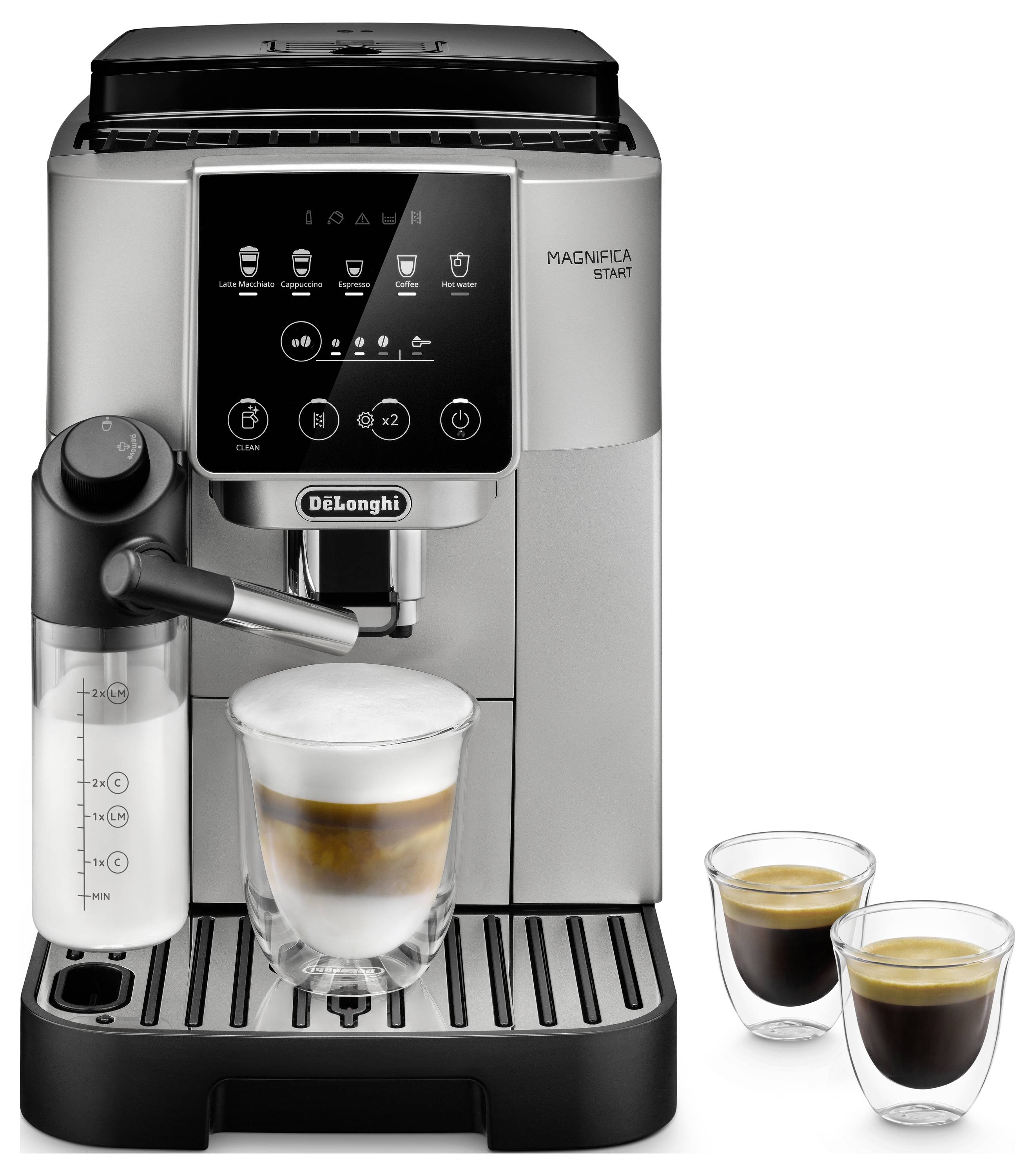 Machine à espresso avec pichet à mousser préparant un cappuccino, deux shots d'espresso dans des verres à côté, modèle Magnifica Start de la marque DeLonghi.