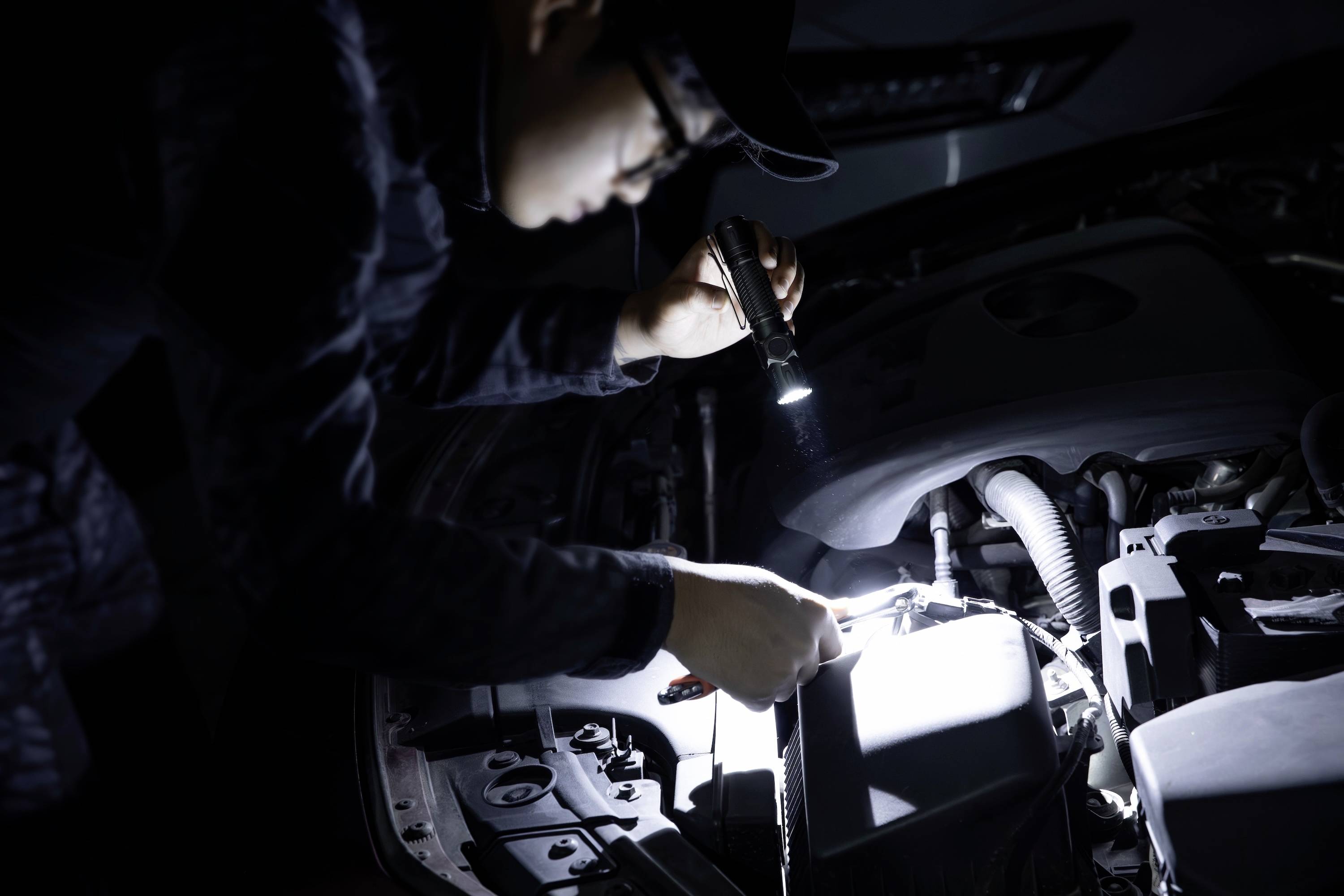 OLight LED Mini lampe de poche avec étui , avec clip ceinture à batterie 178 g