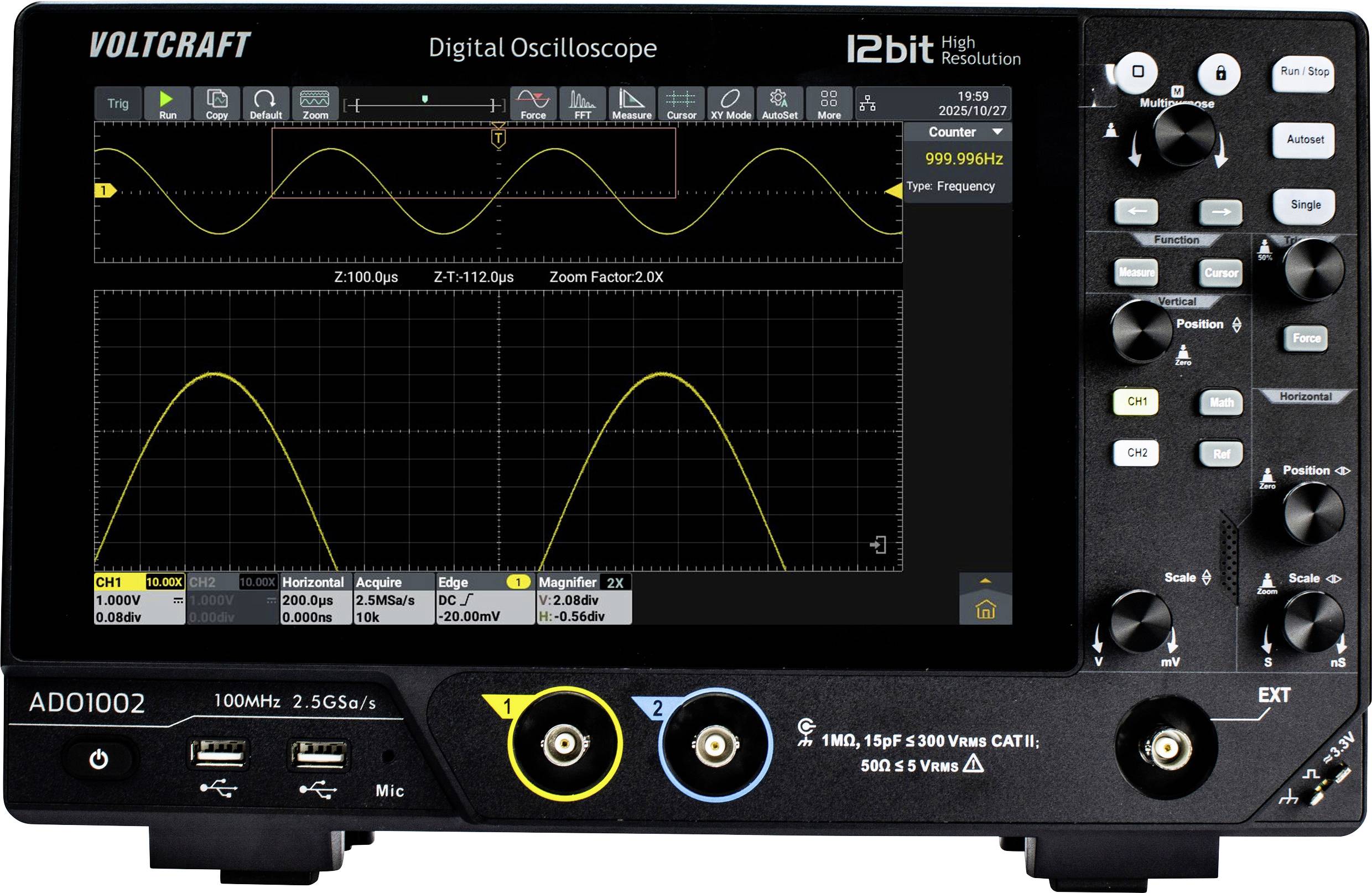 Un oscilloscope numérique affichant deux ondes sinusoïdales. L'écran montre des données de forme d'onde, avec des commandes et des ports sur la droite et en bas.