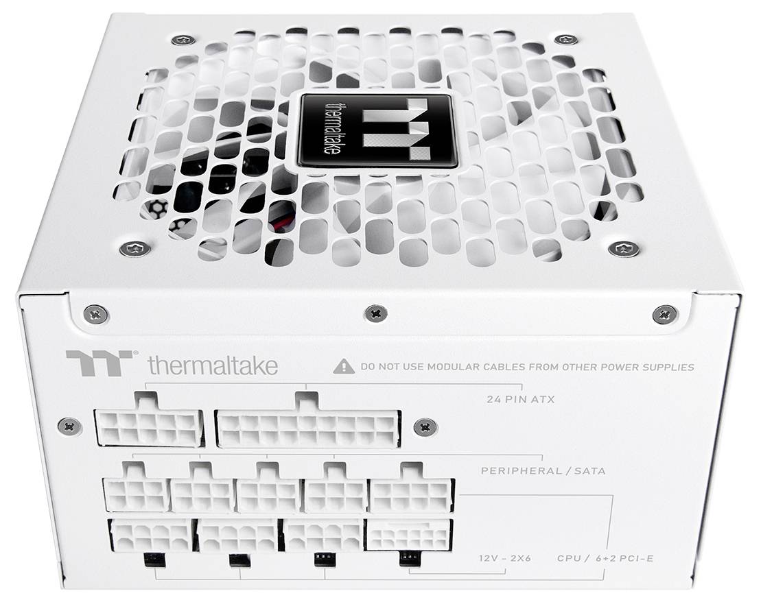 'Bloc d'alimentation Thermaltake blanc avec ports de câbles modulaires étiquetés pour 24 PIN ATX, Périphérique/SATA, 12V 2x6, CPU et 8+2 PCI-E.'