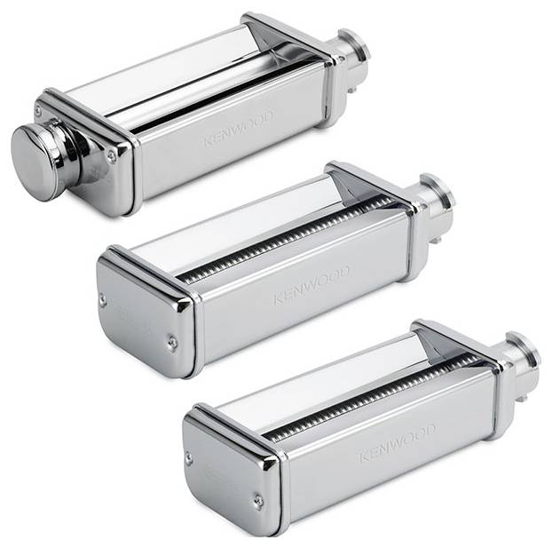 Trois accessoires de rouleau à pâtes Kenwood en métal, disposés verticalement, chacun conçu pour différentes formes de pâtes telles que les spaghettis et les fettuccines.