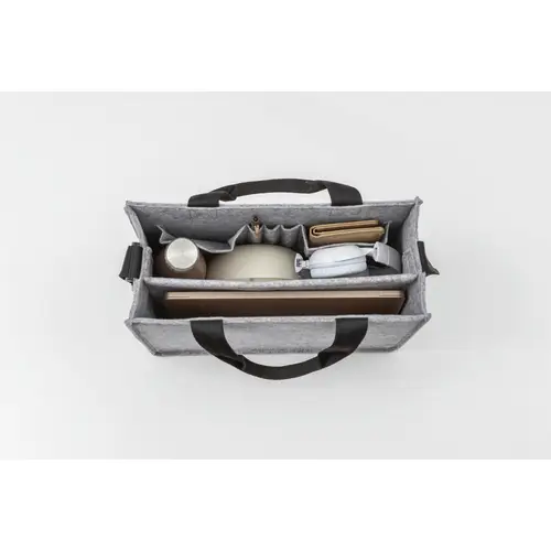 Sigel Sacoche Desk Sharing Bag Classic M Feutre synthétique gris clair (l x H x P) 36 x 28 x 15 cm Dimension maximale: 39,1 cm Sigel Sacoche Desk Sharing Bag Classic M Feutre synthétique gris clair (l x H x P) 36 x 28 x 15 cm Dimension maximale: 39,1 cm