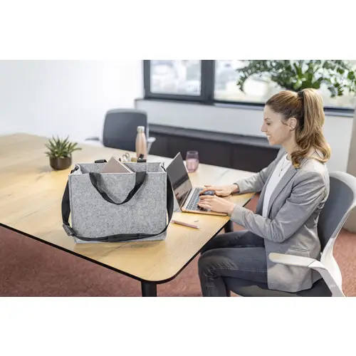 Sigel Sacoche Desk Sharing Bag Classic M Feutre synthétique gris clair (l x H x P) 36 x 28 x 15 cm Dimension maximale: 39,1 cm Sigel Sacoche Desk Sharing Bag Classic M Feutre synthétique gris clair (l x H x P) 36 x 28 x 15 cm Dimension maximale: 39,1 cm