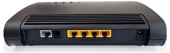 Un routeur internet noir avec quatre ports Ethernet jaunes, un port DSL et une entrée d'alimentation à l'arrière.