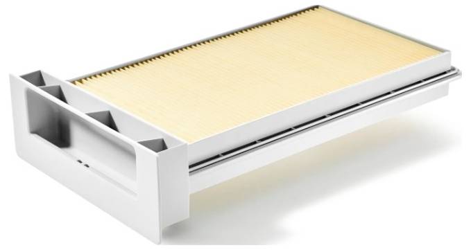 Filtre à air de forme rectangulaire, présentant une surface plissée de couleur beige et un cadre blanc. Utilisé pour filtrer l'air dans divers systèmes.