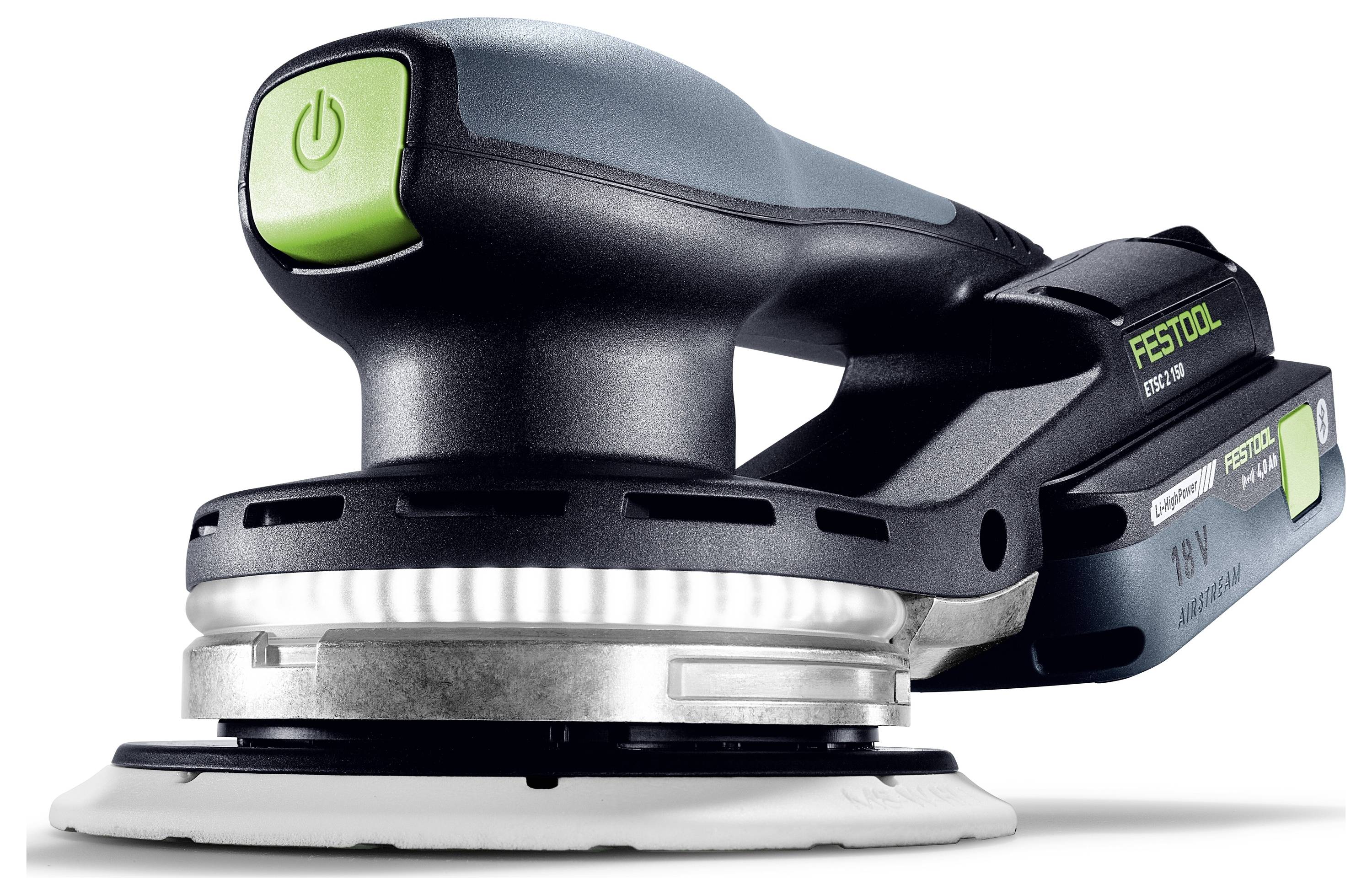 Une ponceuse orbitale électrique au design ergonomique noir et vert avec un bouton marche-arrêt visible, utilisée pour lisser les surfaces.