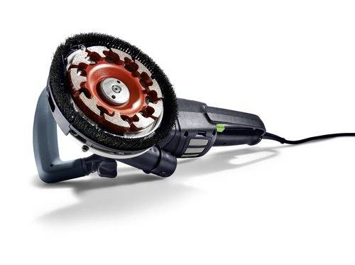 Une machine à brosse rotative équipée d'une tête de brosse métallique circulaire et d'une poignée ergonomique, conçue pour les tâches de nettoyage et de préparation de surface.