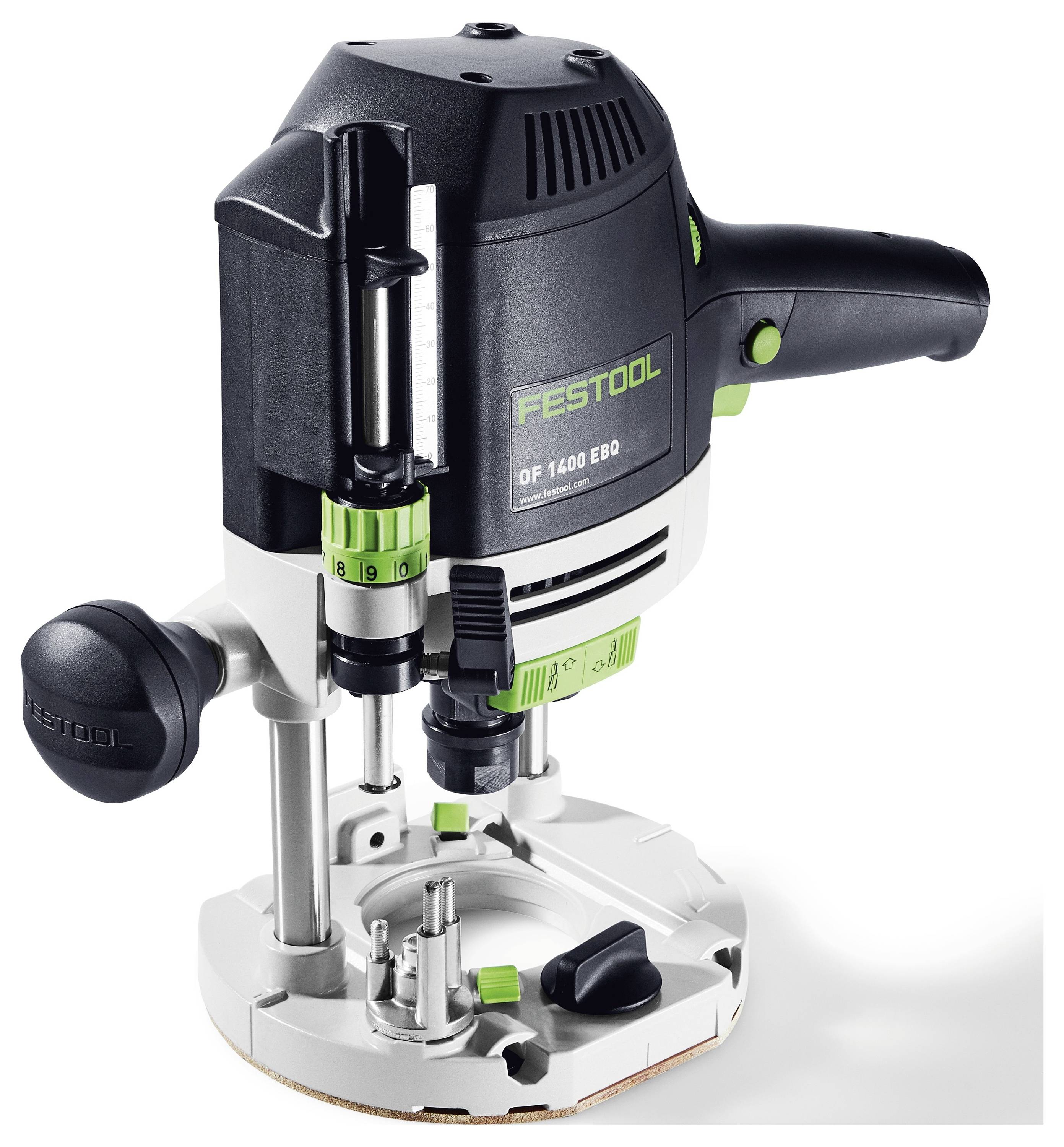 Un routeur Festool noir et vert avec réglages de profondeur ajustables, poignées de préhension et guides de précision, utilisé pour des travaux de menuiserie.