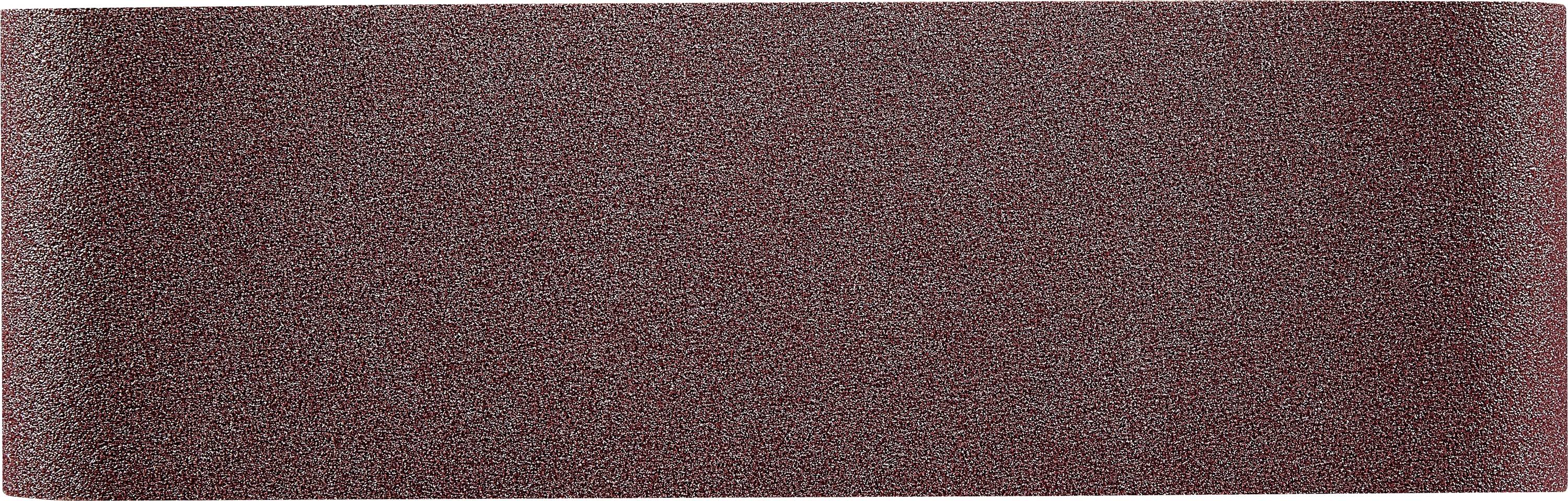 Une bande rectangulaire de papier de verre grossier, de couleur rouge foncé, conçue pour lisser ou finir des surfaces.